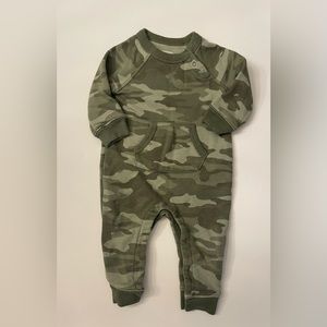 Gap kids 6-12 mo camo romper